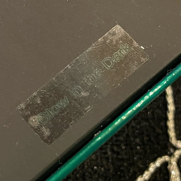 BETSEY JOHNSON NIB Glow In The Dark Ghost & Vampire Lips BOO Halloween Earrings - Picture 12 of 13